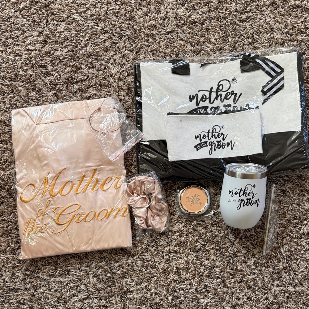 Mother of the Groom Gift Set in Light Gold, Black, and White